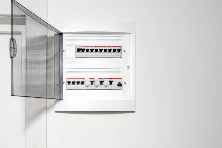 Dépannage électrique à Roche-lez-Beaupré, comment bien choisir ?